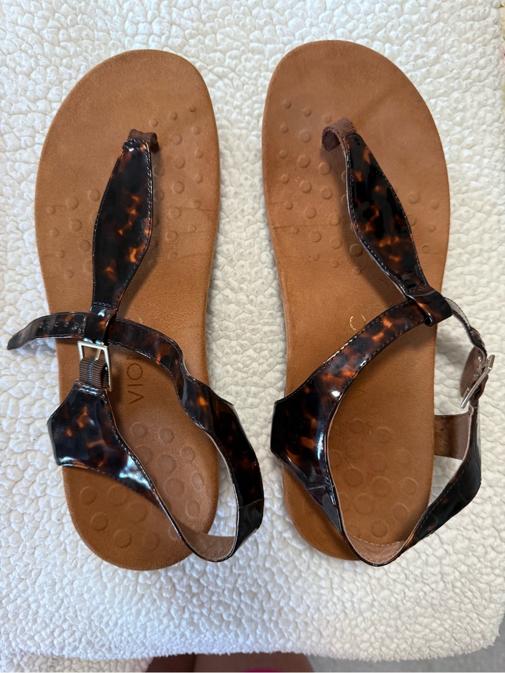 Vionic Tortoiseshell Brown and Black Strappy Sandals